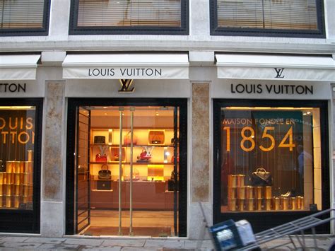 lv off 3500d italia|Find Louis Vuitton Stores in Italy .